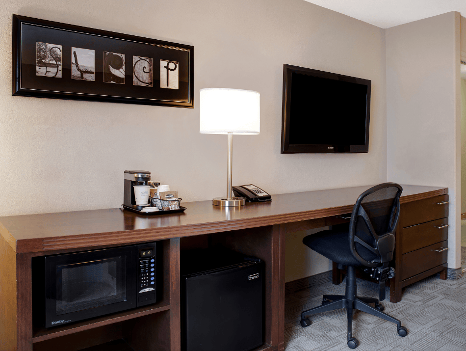 Days Inn Medicine Hat - 1 King Bed Business Suite