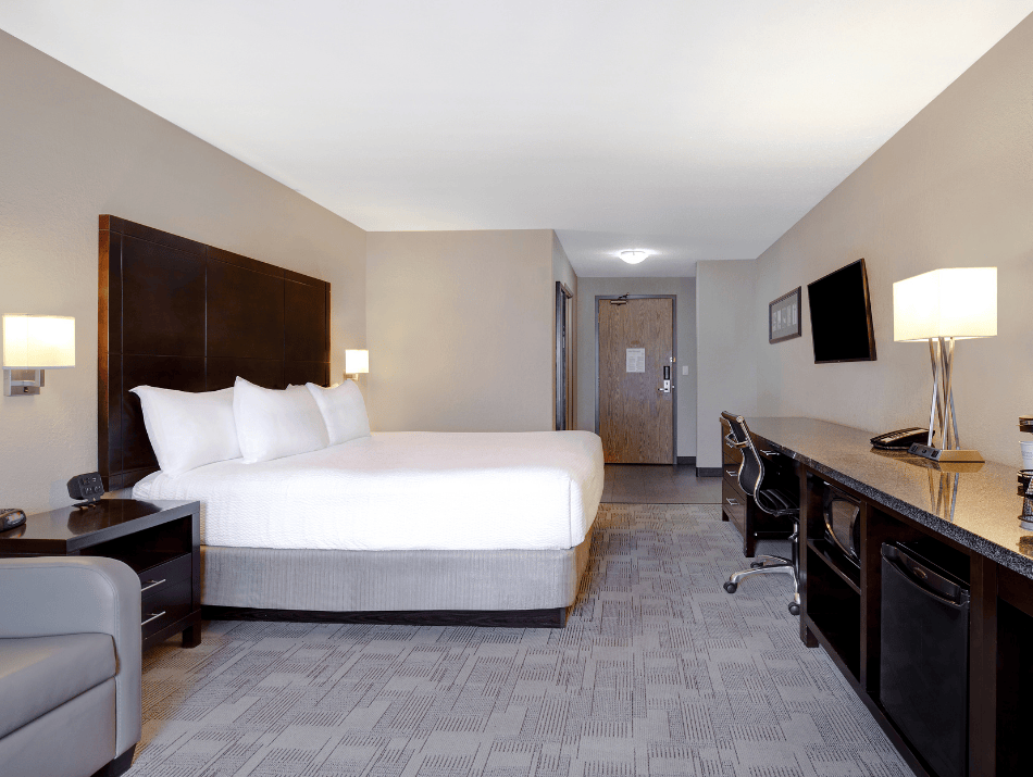Days Inn Medicine Hat - 1 King Bed Room