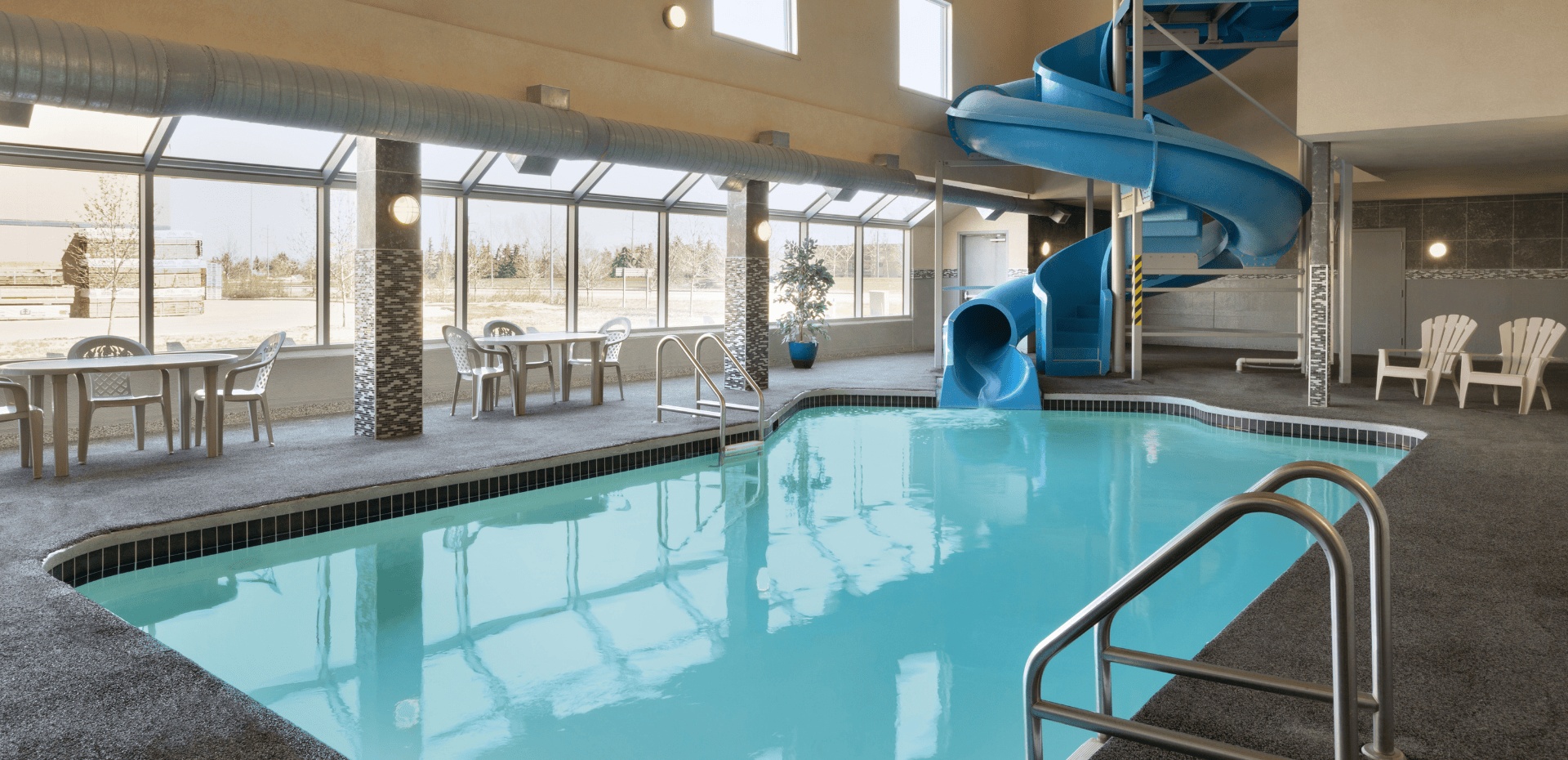 Days Inn Regina Airport West - Pool and Waterslide