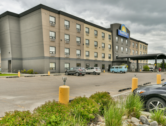 Days Inn Regina Airport West - Exterior