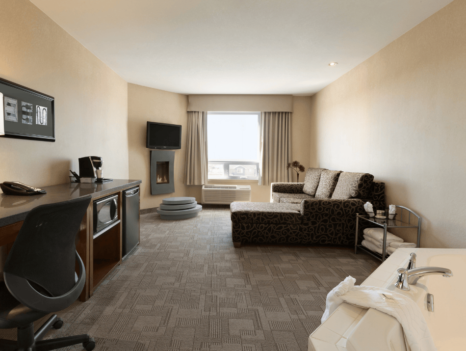 Days Inn Regina Airport West - 1 King Bed Deluxe Suite