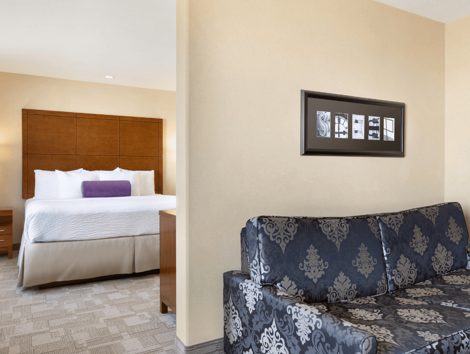 Days Inn Regina Airport West - 1 King Bed Suite