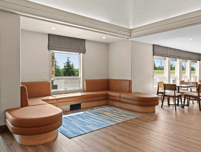 Days Inn Regina East - Lobby seating
