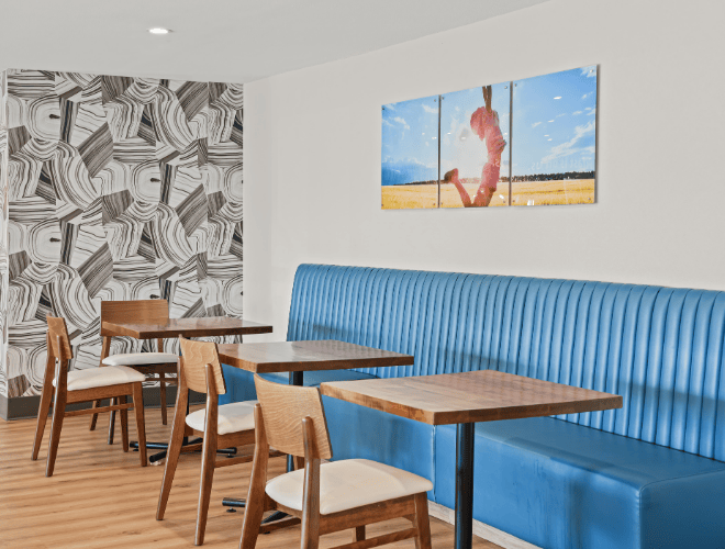 Days Inn Regina East - Breakfast seating 2