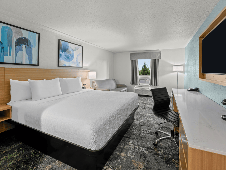 Days Inn Regina East - 1 King Bed Room