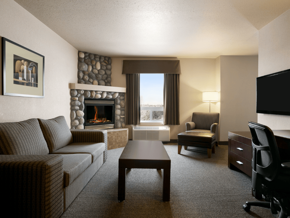 Days Inn Regina East - 1 King Bed Fireplace Suite